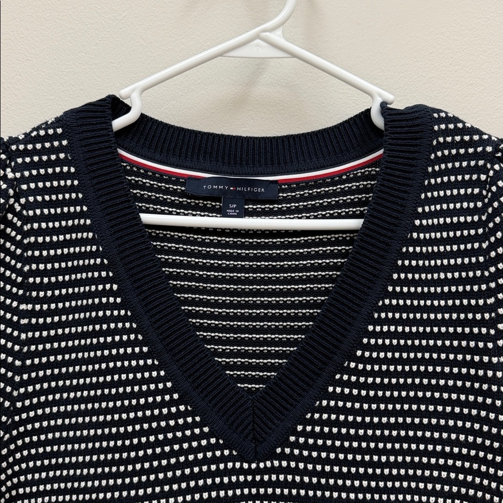 Tommy Hilfiger Blue and White Striped Short Sleeve V Neck Sweater Sz Small! - Picture 3 of 7